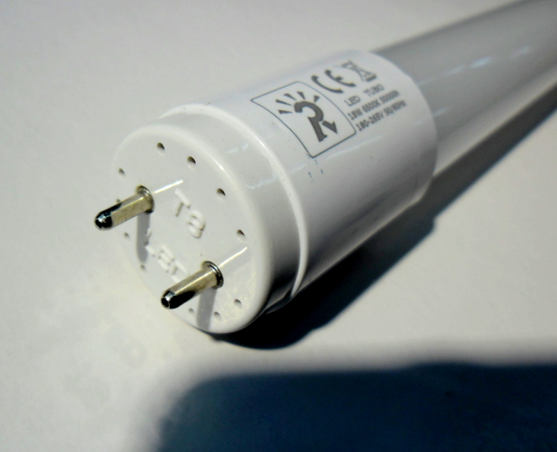 T-8 LED fénycső 60 cm, 9W, hideg-fehér